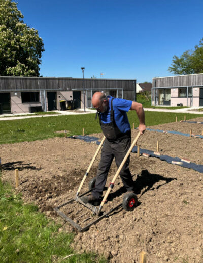 Le travail de la terre, c'est aussi cela le béguinage de Grandvilliers